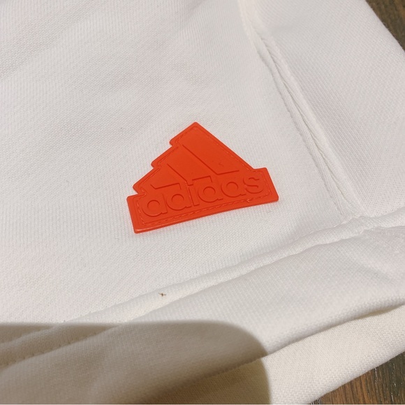 Adidas off white sweat short - Picture 3 of 10